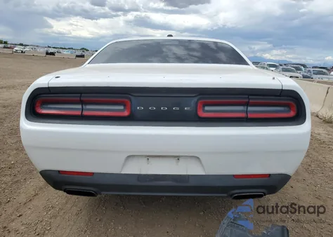 2016 Dodge Challenger Sxt z USA, uszkodzony, nr VIN 2C3CDZAG9GH100772